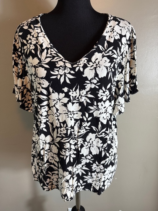 Lauren Ralph Lauren Tops - Lauren Ralph Lauren Black and White Floral V-Neck Women's Top Sz 1X